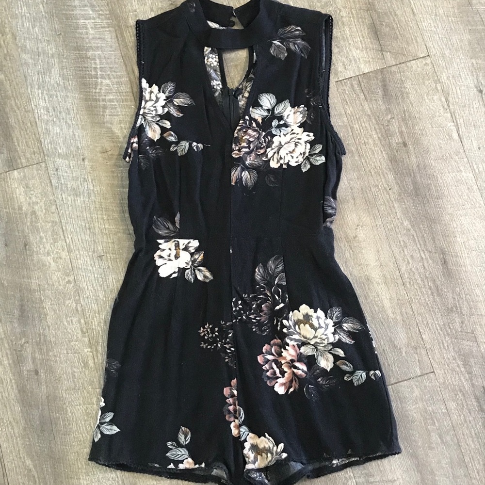 Kendall + Kylie floral jumper/romper size Small - Picture 1 of 5